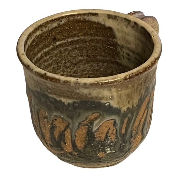 POTTERY mug hand thrown brutalist look combination of glazes artist signed. - Picture 5 of 8